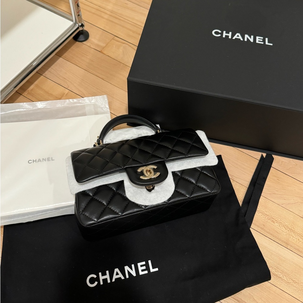 SOLD | CHANEL Timeless Classique Top Handle leather handbag 24P - Picture 2 of 9